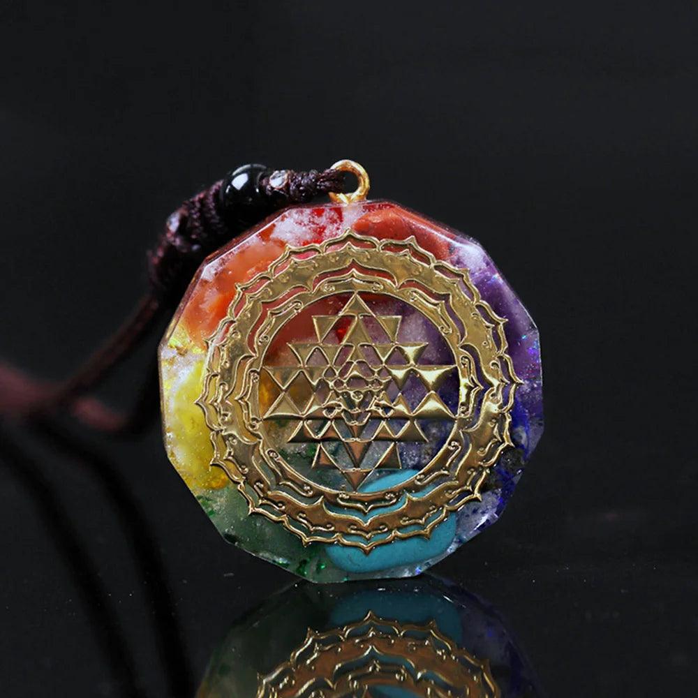 Pendentif Orgonite OM - Collier Géométrie Sacrée et Énergie Chakra pour Méditation