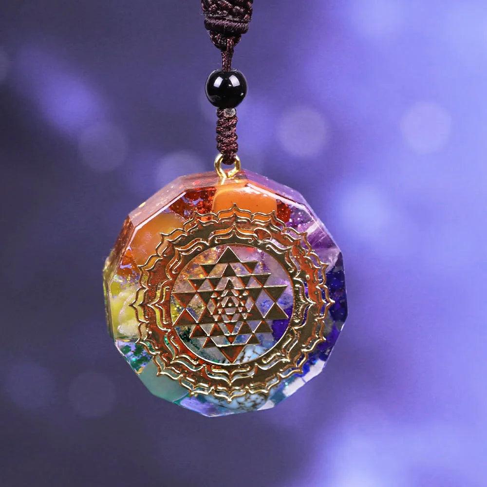 Pendentif Orgonite OM - Collier Géométrie Sacrée et Énergie Chakra pour Méditation