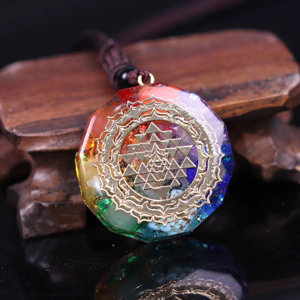 Pendentif Orgonite OM - Collier Géométrie Sacrée et Énergie Chakra pour Méditation