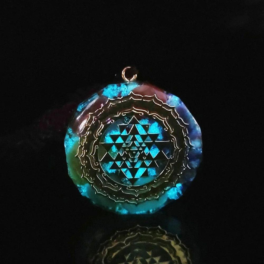 Pendentif Orgonite OM - Collier Géométrie Sacrée et Énergie Chakra pour Méditation - Variante