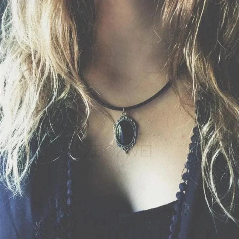 Collier Gothique en Pierre d’Onyx Noir - Pendentif Mystique pour Femme