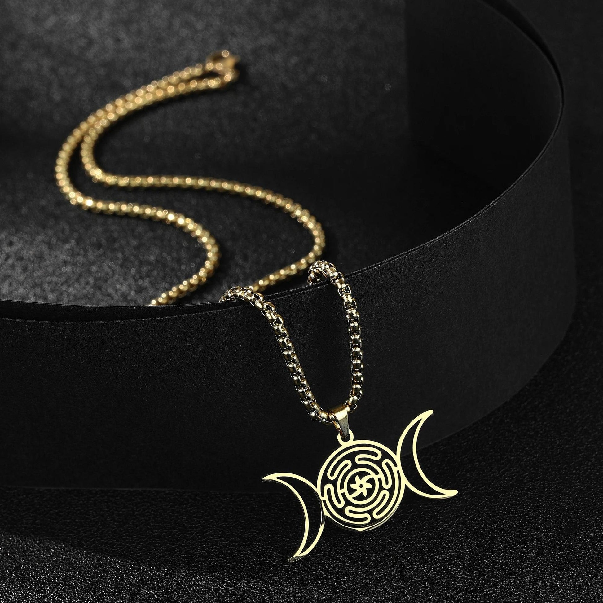 Collier Gothique Hécate - Bijou Ésotérique en Acier Inoxydable avec Symbole de la Triple Lune