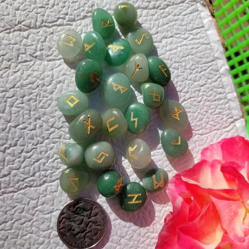 Ensemble de 25 Runes Naturelles en Agate Rose - Énergie Mystique et Divination