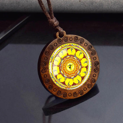 Collier Mandala Sri Yantra en Verre et Bois - Géométrie Sacrée et Bijou Spirituel - Variante