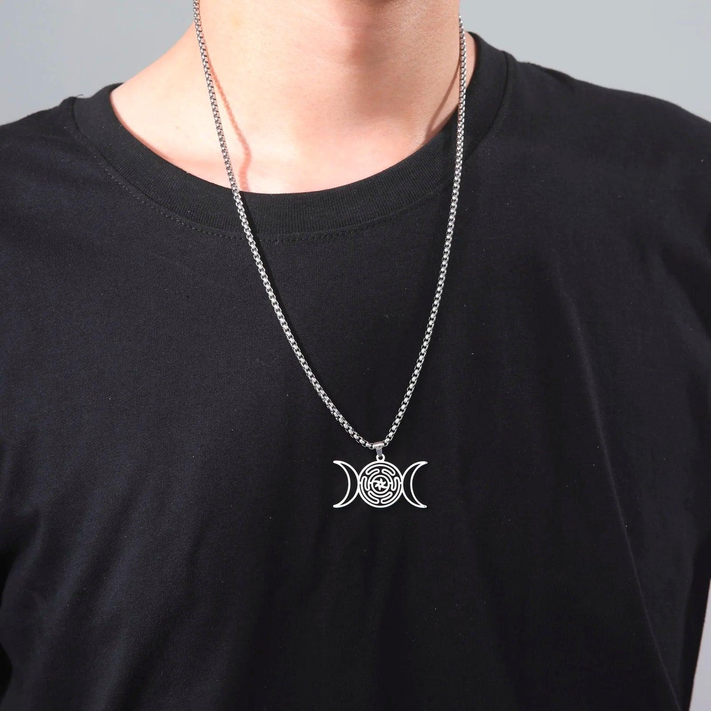 Collier Gothique Hécate - Bijou Ésotérique en Acier Inoxydable avec Symbole de la Triple Lune