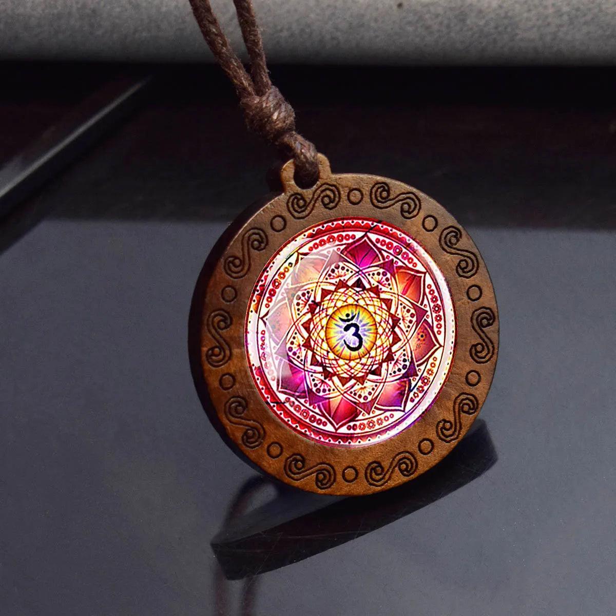 Collier Mandala Sri Yantra en Verre et Bois - Géométrie Sacrée et Bijou Spirituel - Variante