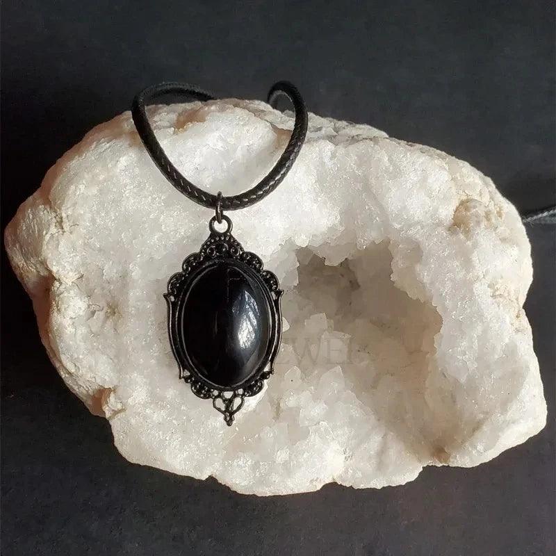 Collier Gothique en Pierre d’Onyx Noir - Pendentif Mystique pour Femme