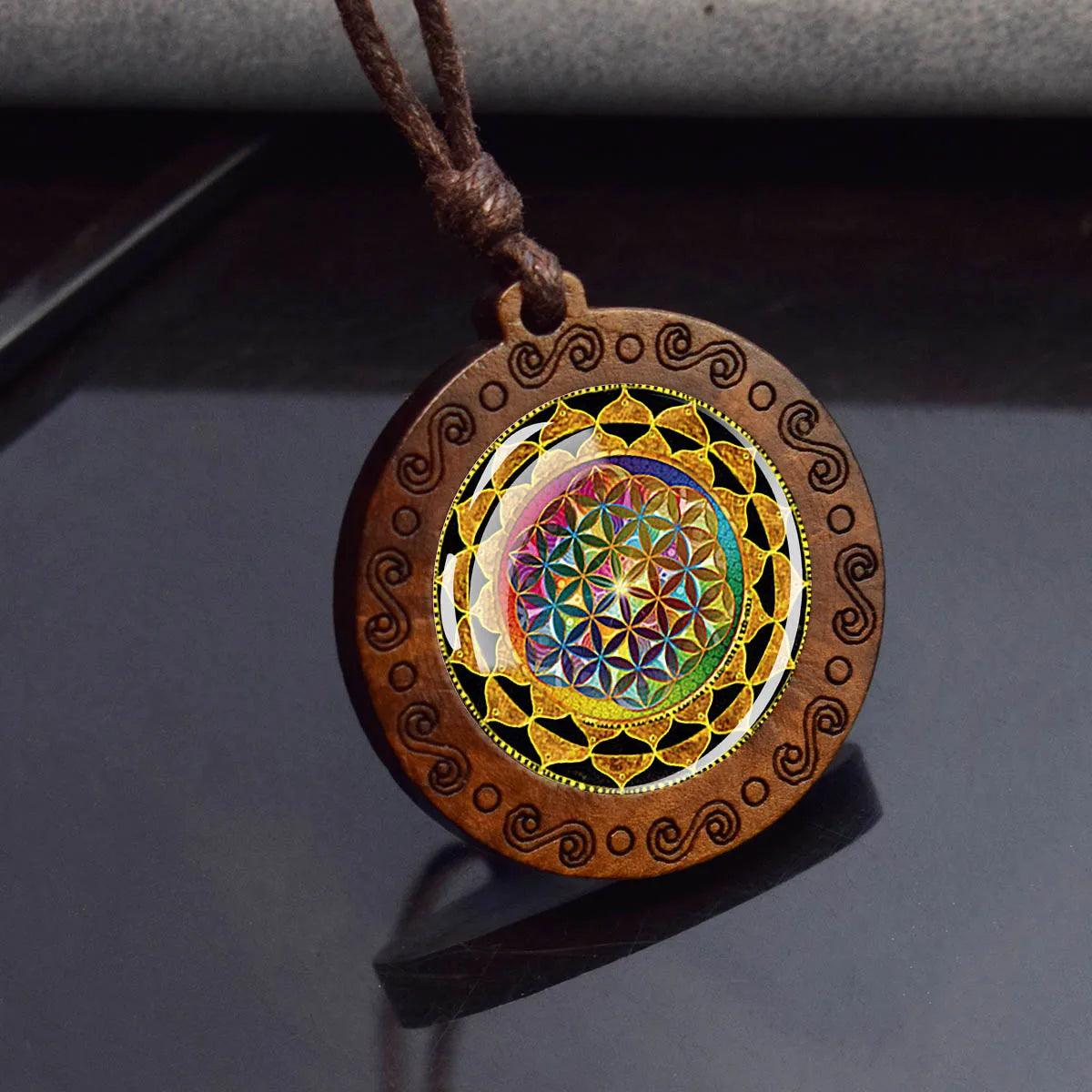 Collier Mandala Sri Yantra en Verre et Bois - Géométrie Sacrée et Bijou Spirituel - Variante