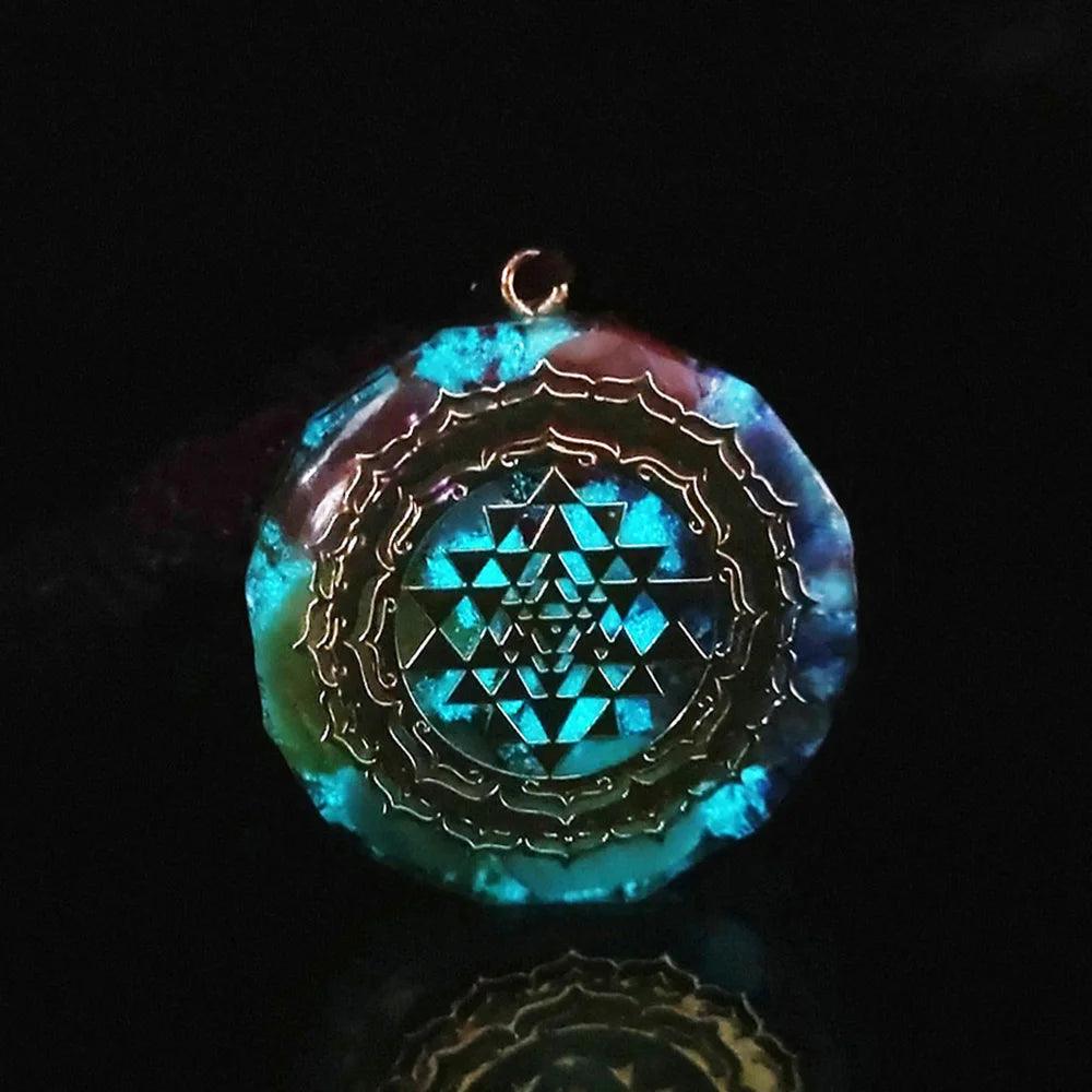 Pendentif Orgonite OM - Collier Géométrie Sacrée et Énergie Chakra pour Méditation